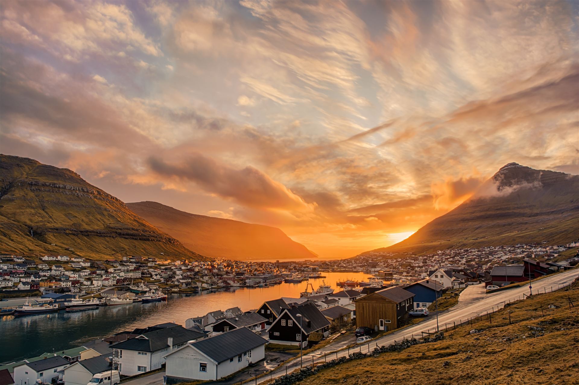 Klaksvik im Sonnenuntergang