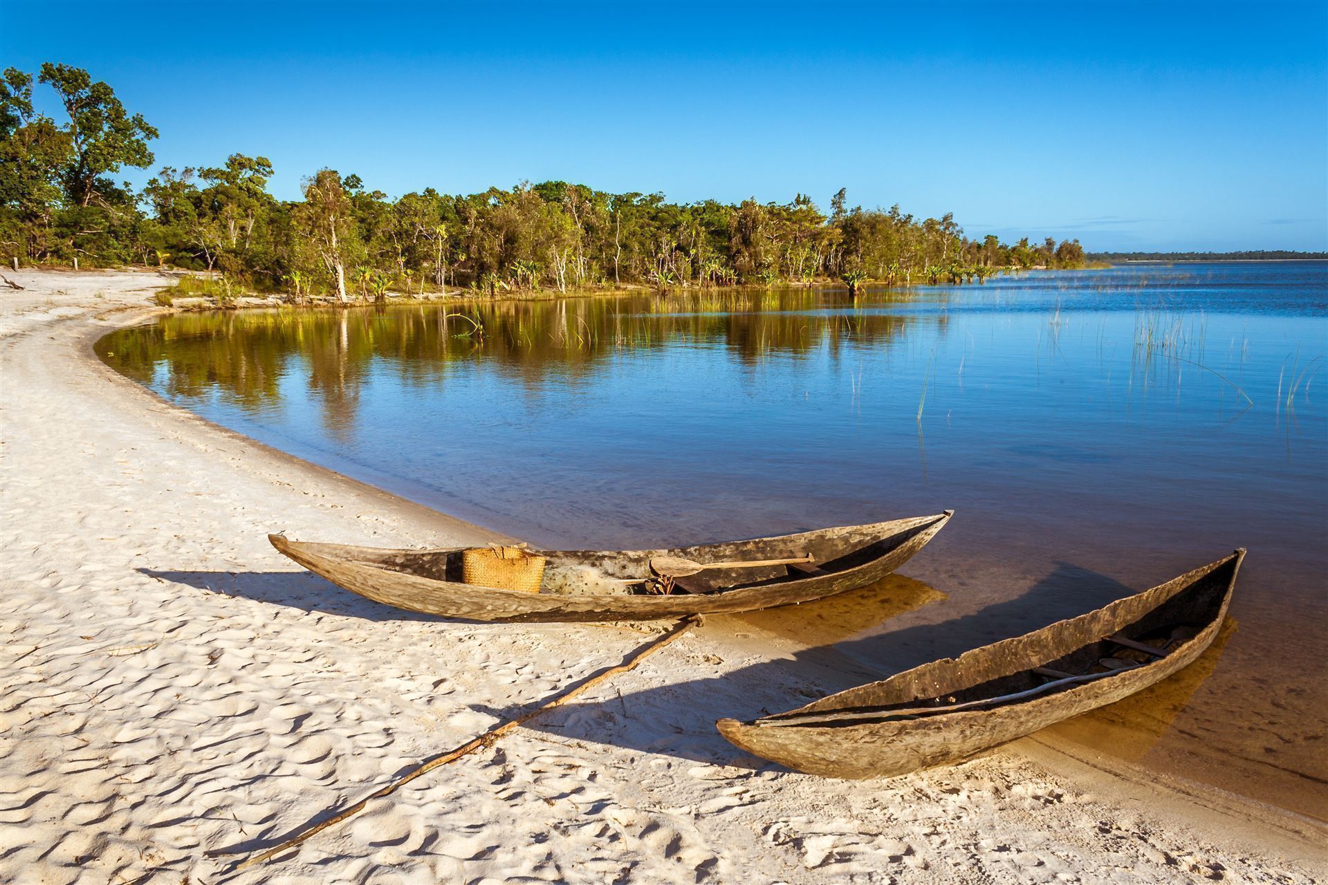 Boote am Pangalane Kanal