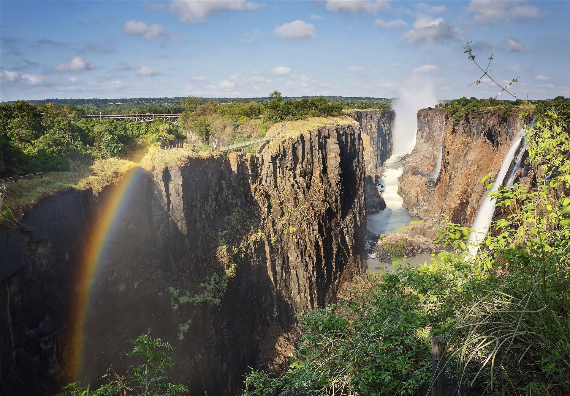 Victoria Falls mit Regenbogen