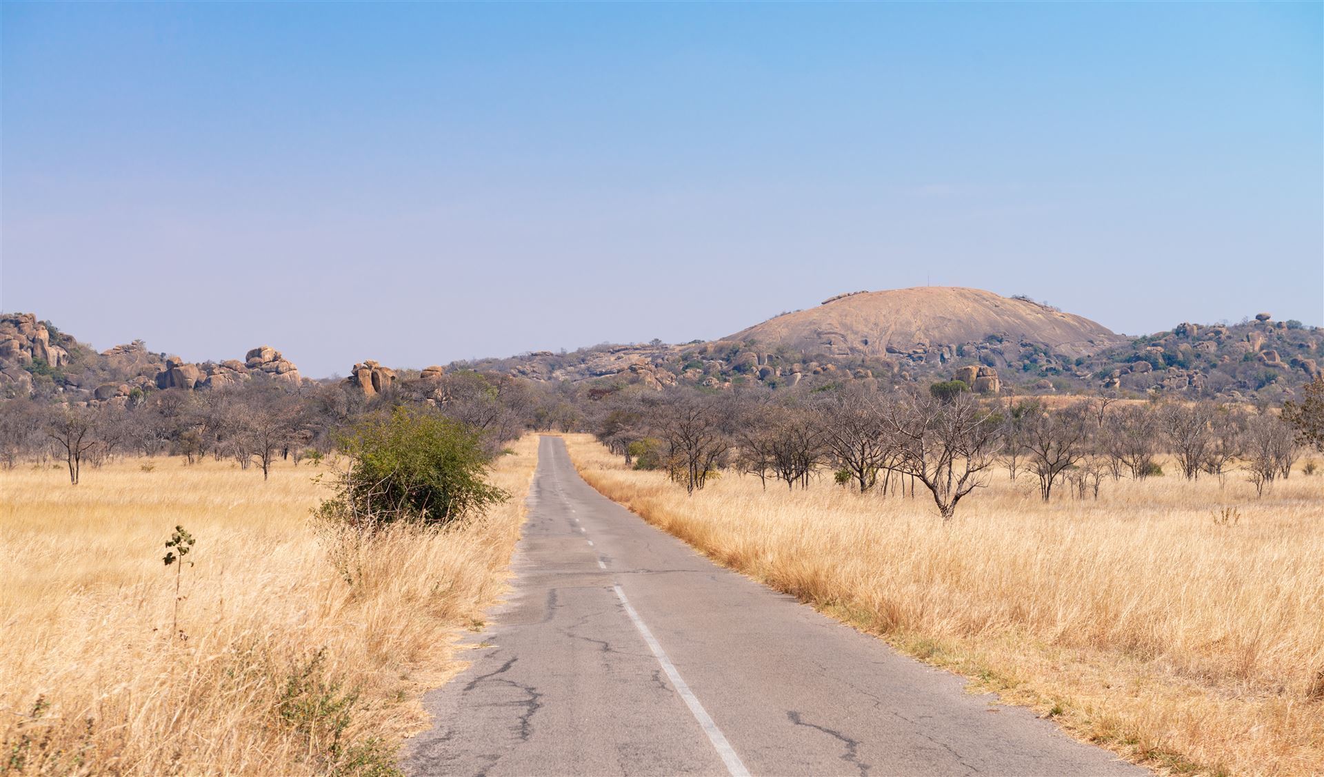 Straße zum Matopos Nationalpark