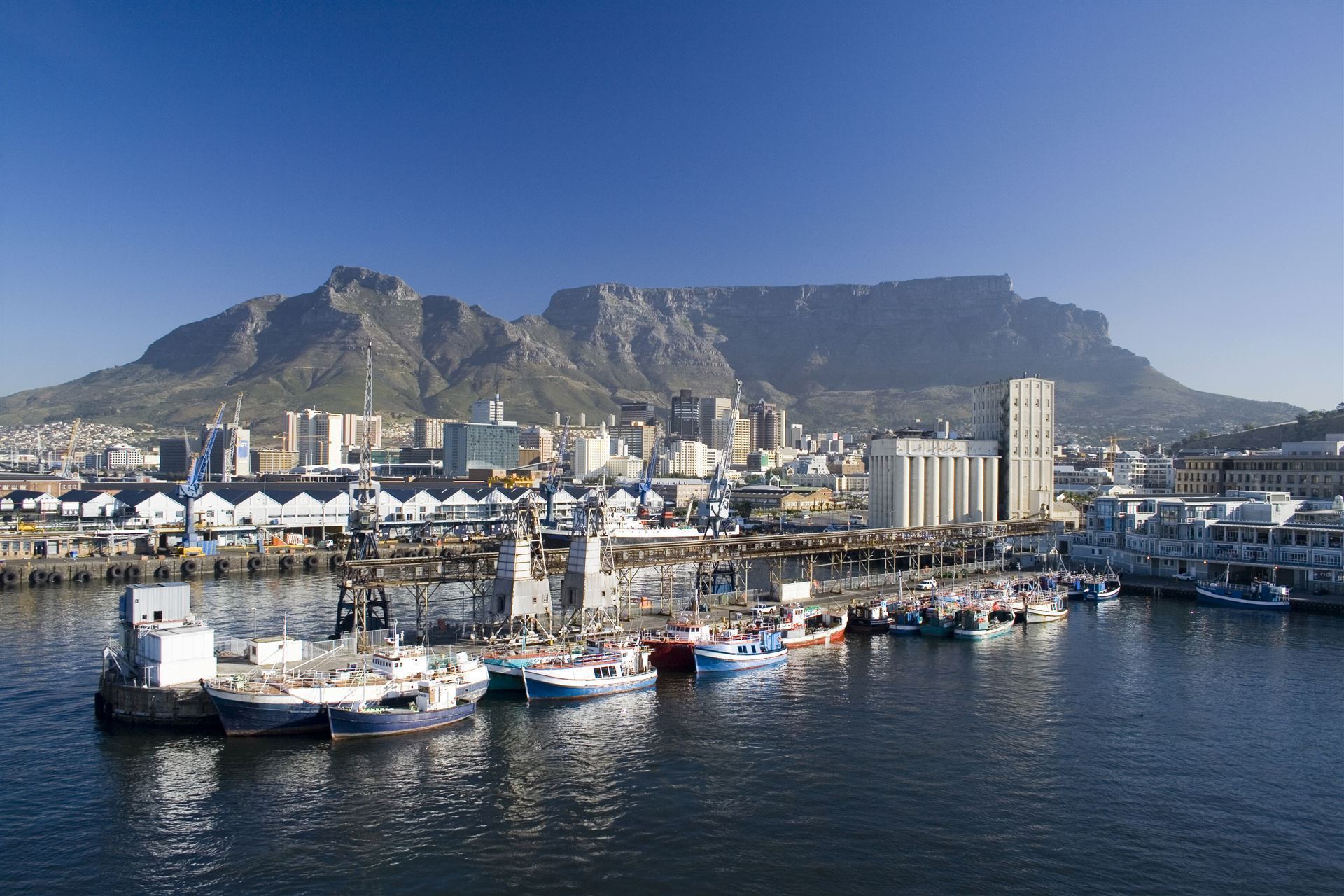 V&A Waterfront mit dem Tafelberg