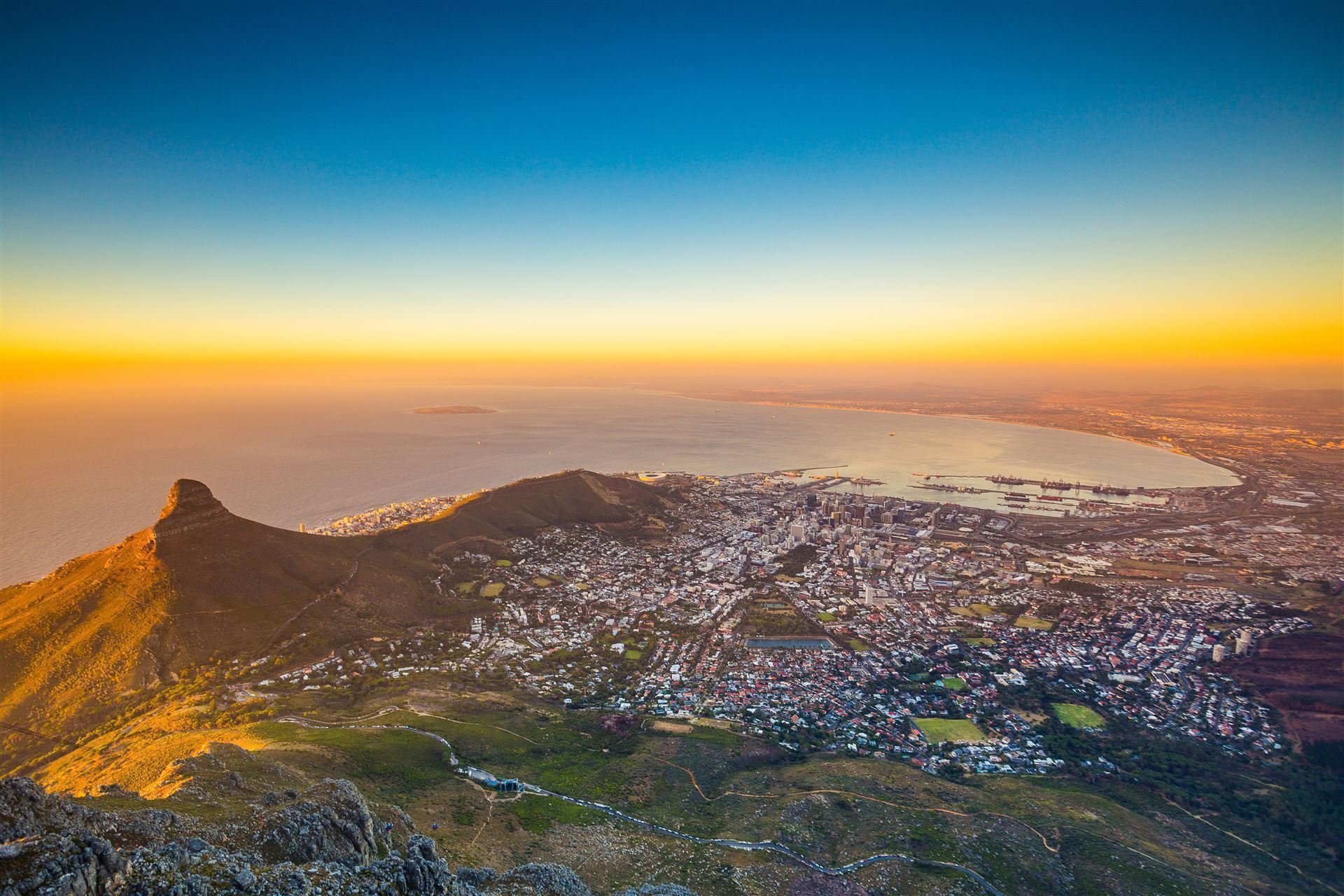 Blick vom Tafelberg auf Signal Hill & Lion´s Head