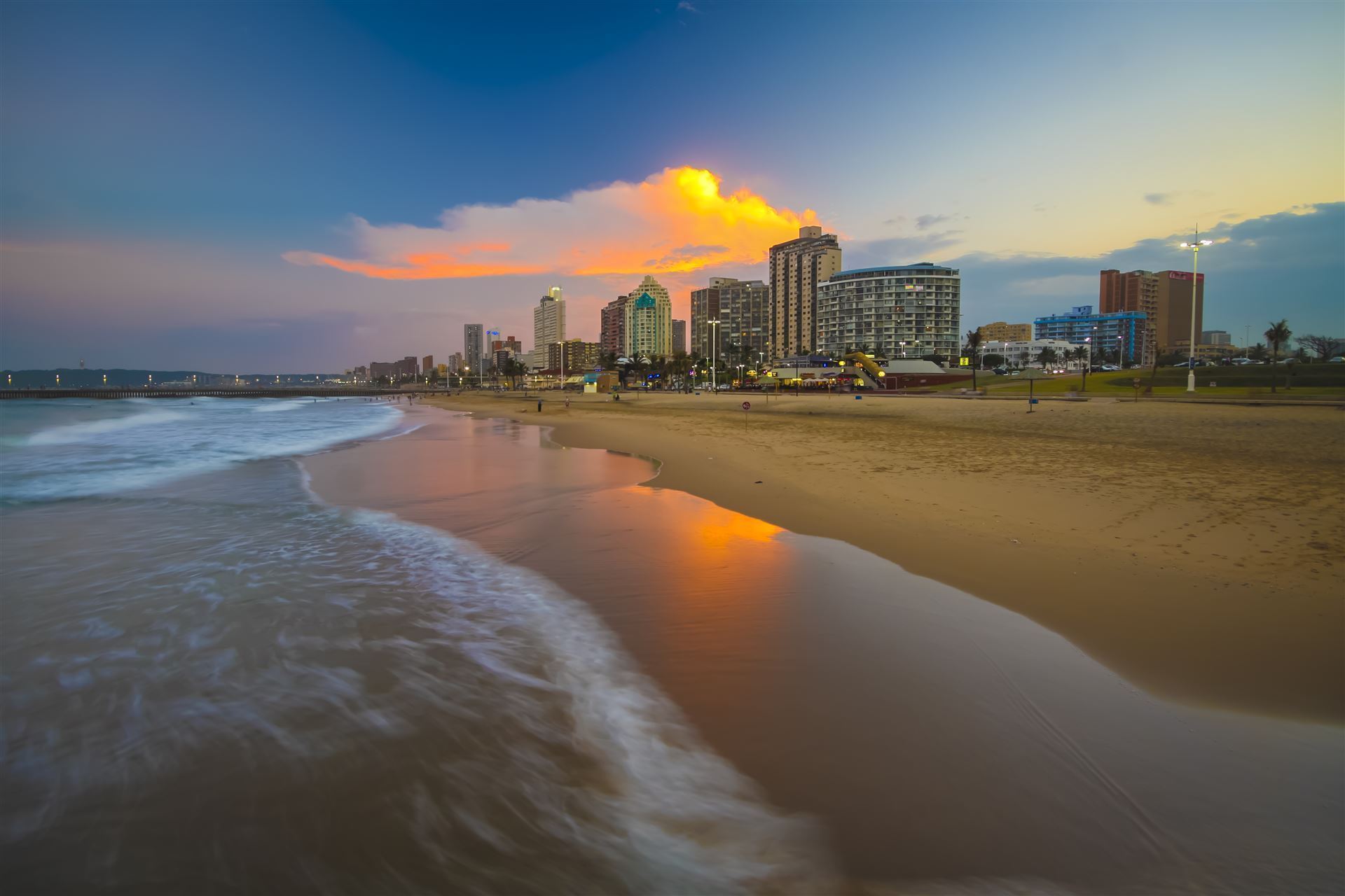Strand in Durban bei Sonnenuntergang