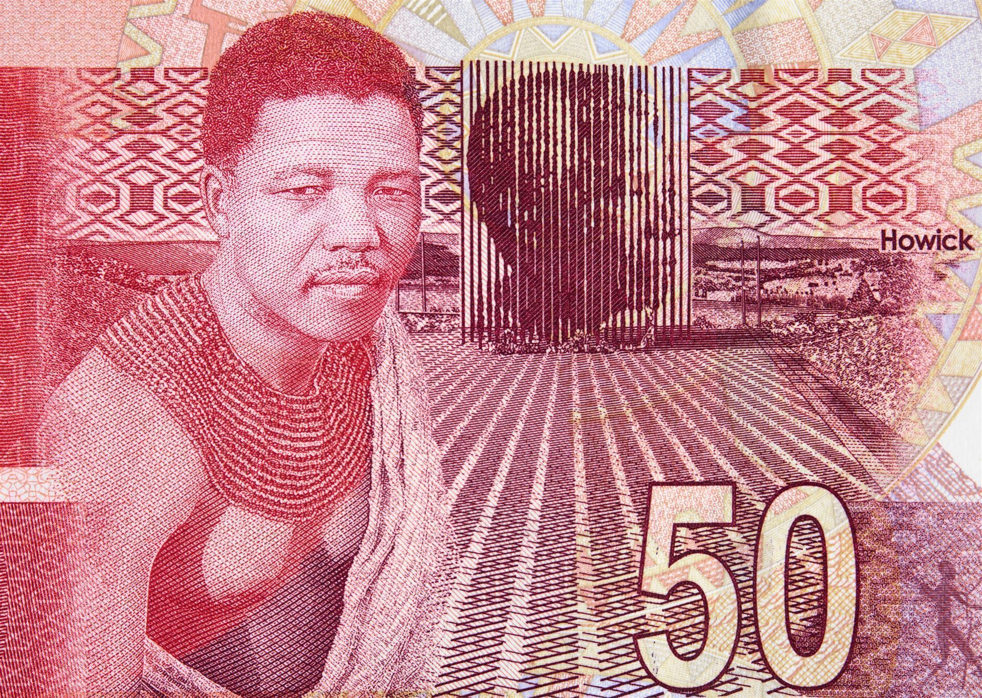Banknote mit Nelson Mandela und Denkmal in Howick