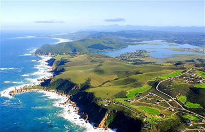 Luftaufnahme der Knysna Lagune und den Knysna Heads