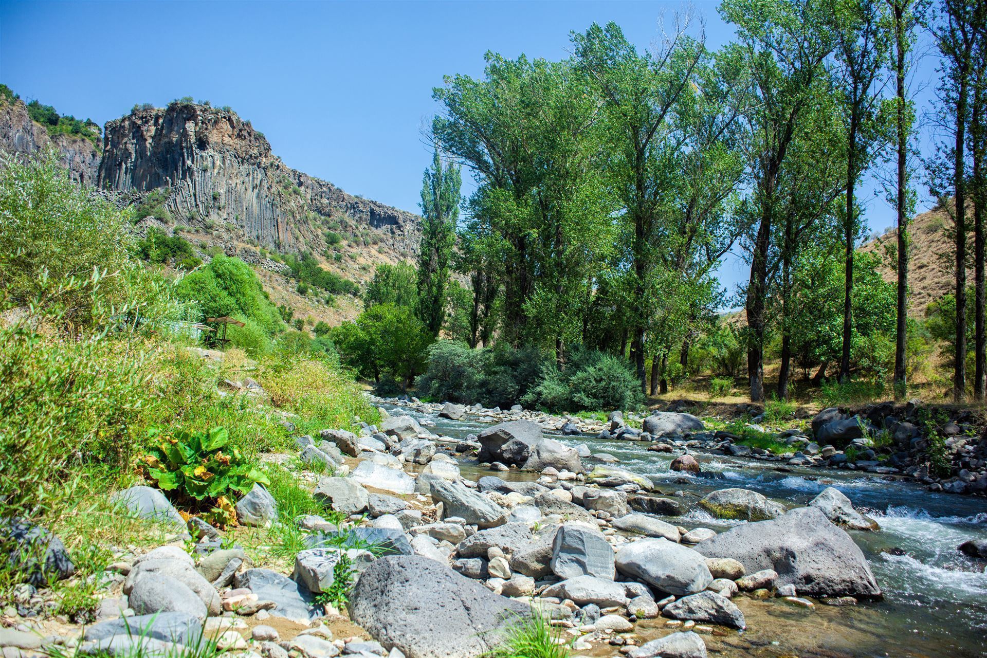 Azat Schlucht mit River