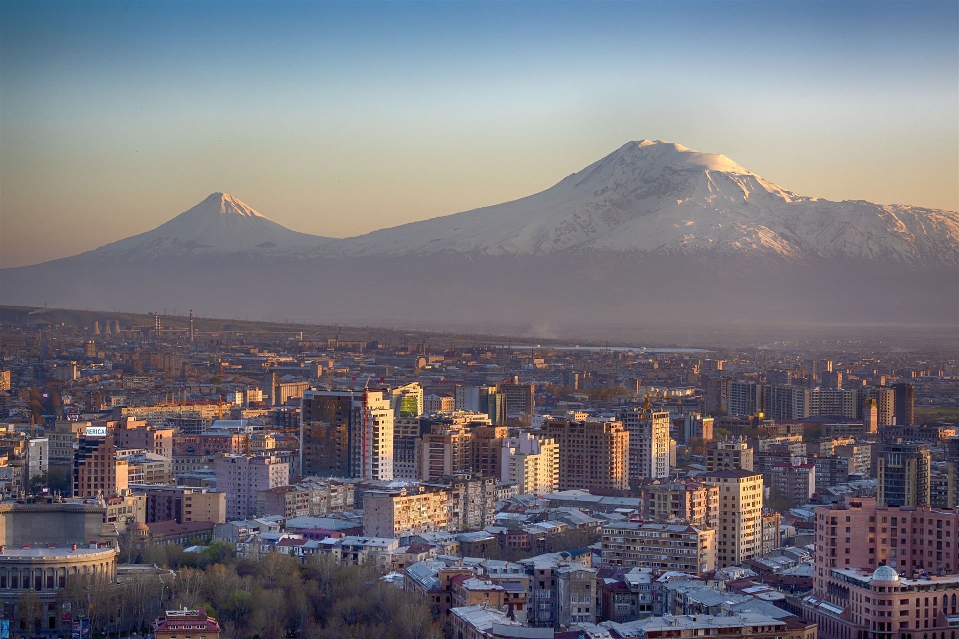 Eriwan mit Berg Ararat im Hintergrund