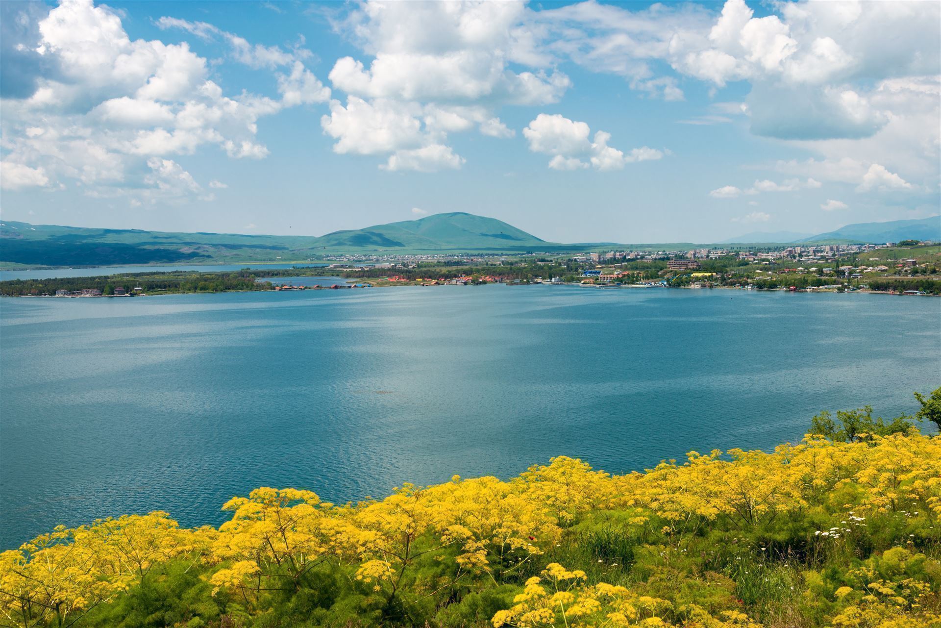 Sewansee mit Landschaft