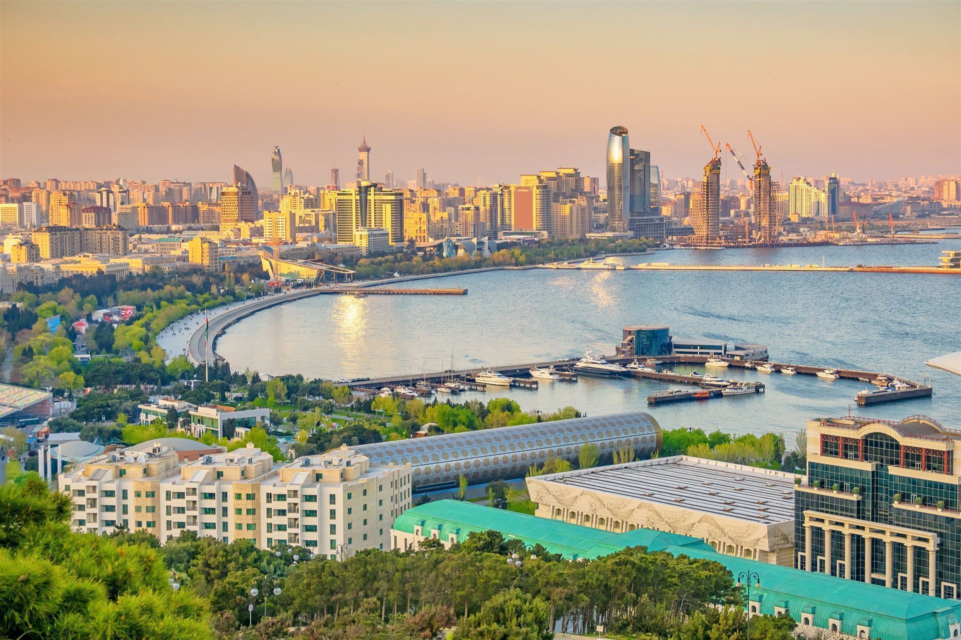 Baku Waterfront Sonnenaufgang