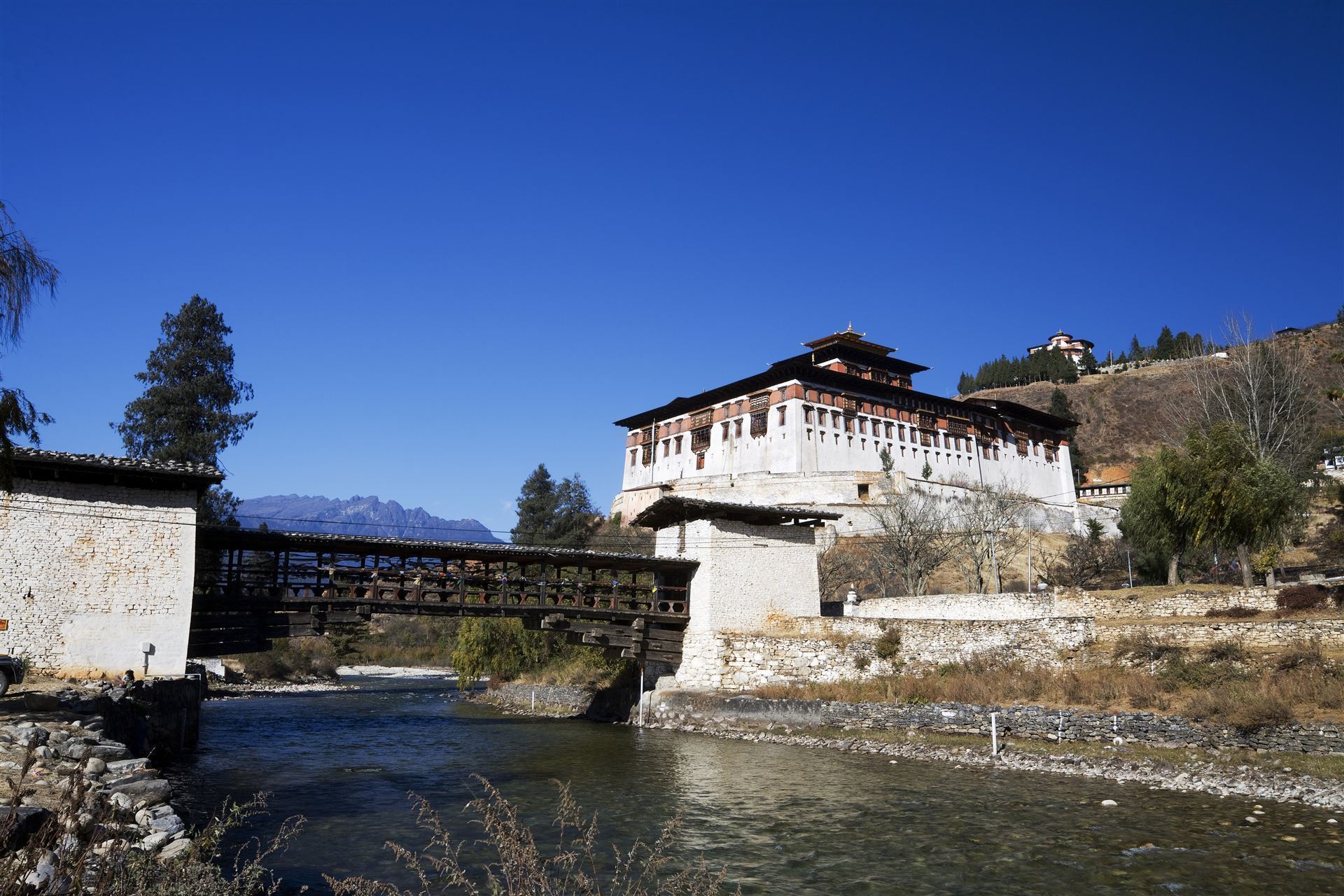Paro Dzong mit Brücke