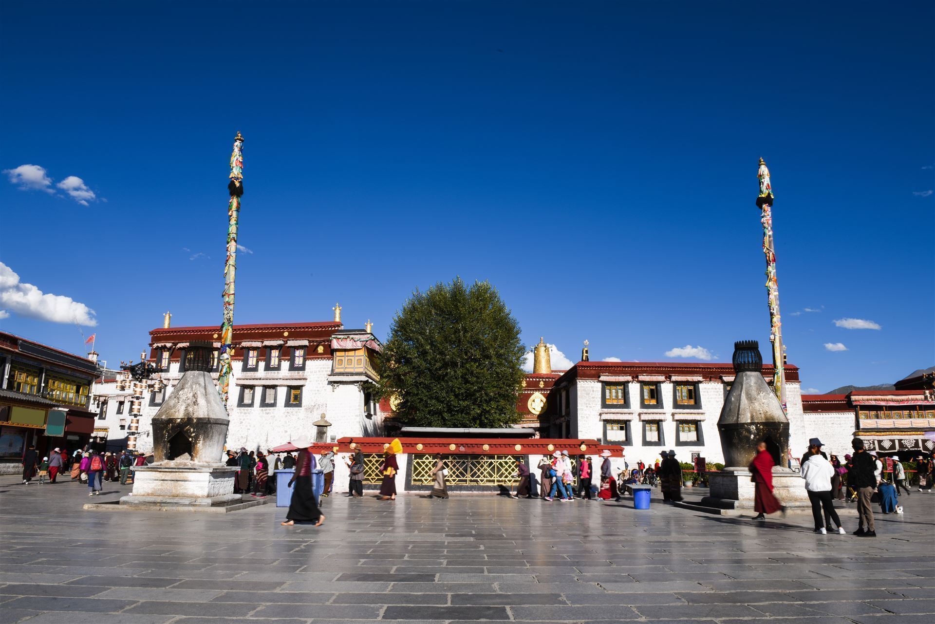 Jokhang Platz mit Kloster