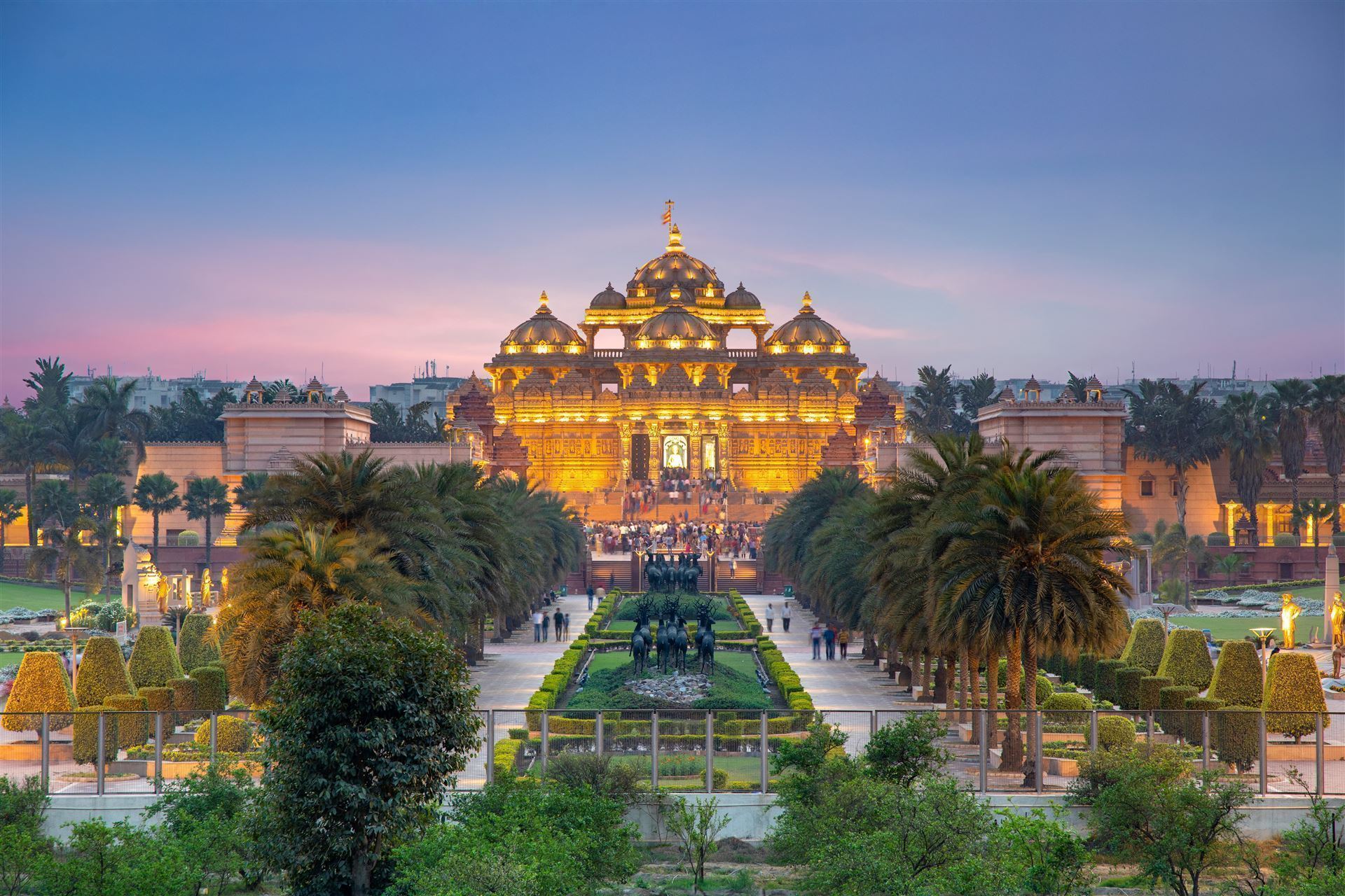 Akshardham Tempel bei Nacht