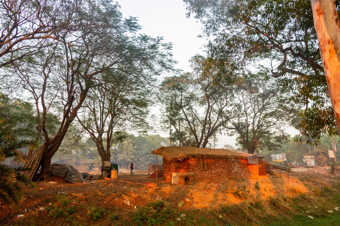 Shantiniketan - Backsteinhaus im Dschungel