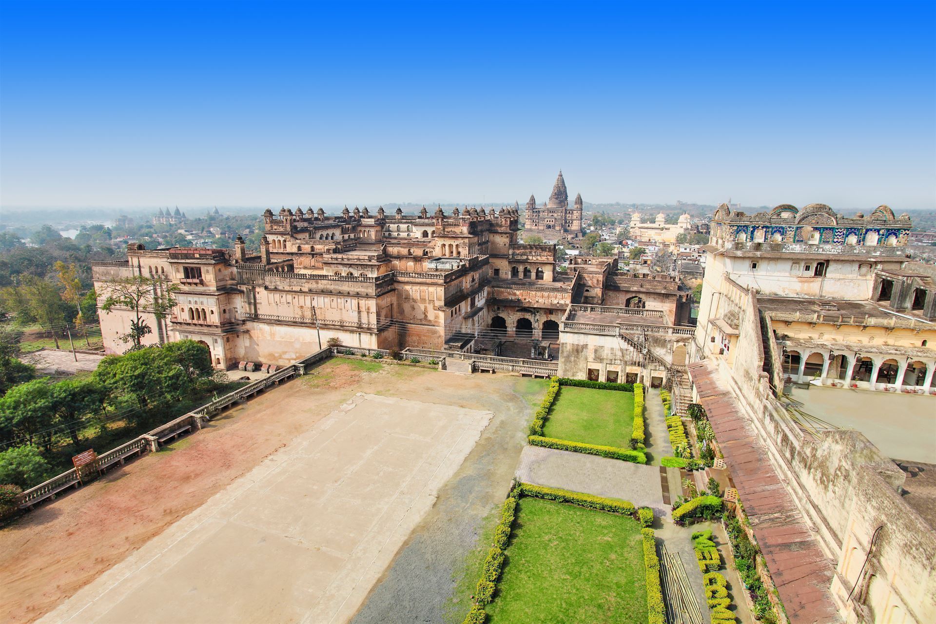 Blick vom Jahangir Mahal auf Raja Mahal