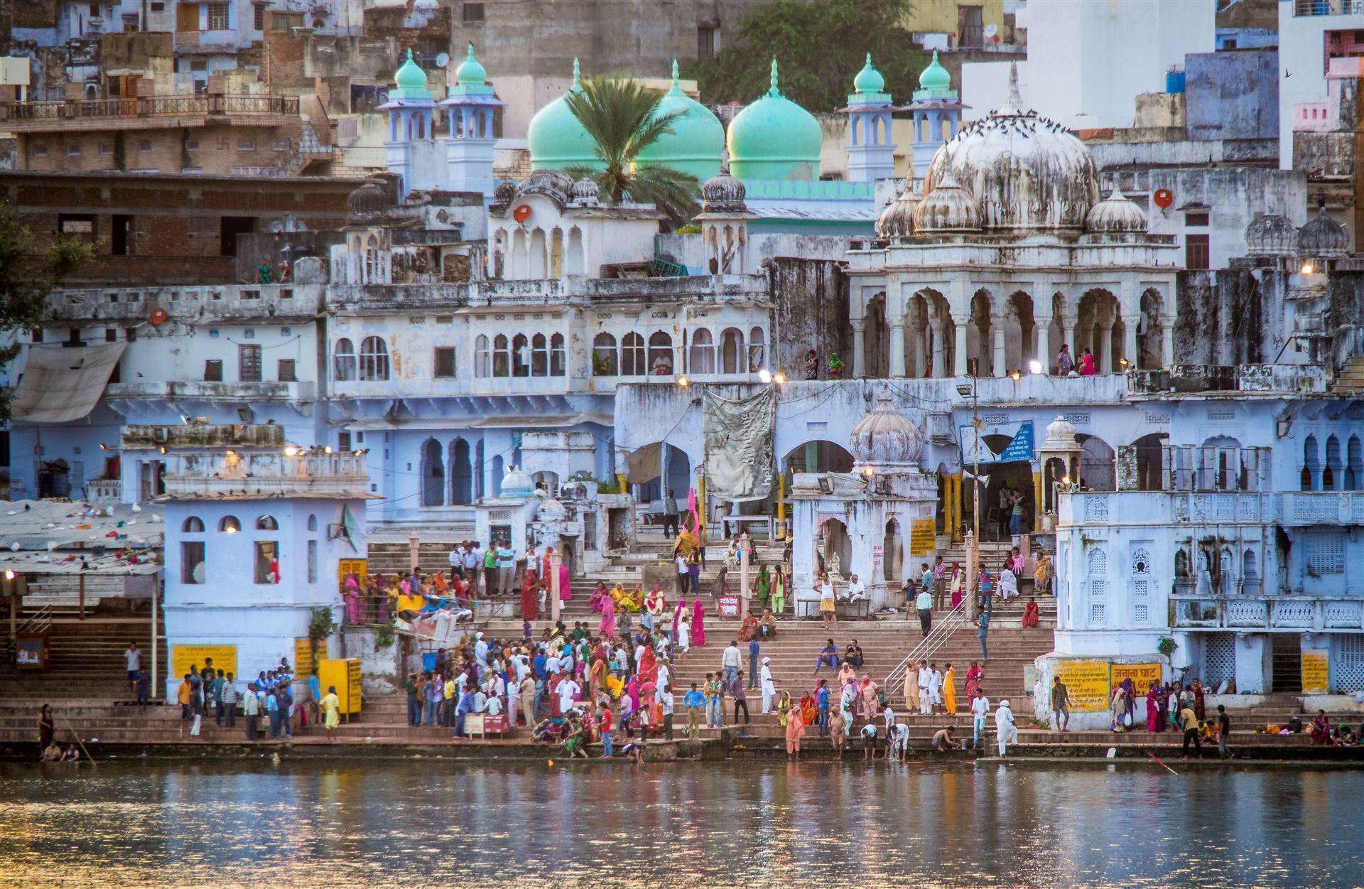 Religiöse Waschung am Ghat in Pushkar