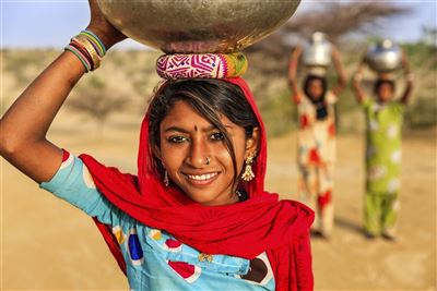 {image.media_title -> f:transform.html())} {image.copyright -> f:transform.html())}