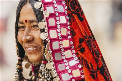 {image.media_title -> f:transform.html())} {image.copyright -> f:transform.html())}