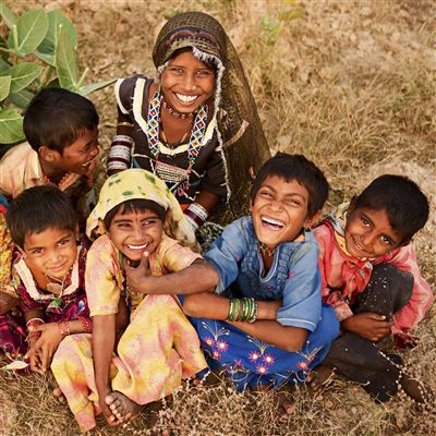 {image.media_title -> f:transform.html())} {image.copyright -> f:transform.html())}