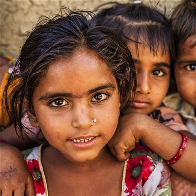 {image.media_title -> f:transform.html())} {image.copyright -> f:transform.html())}