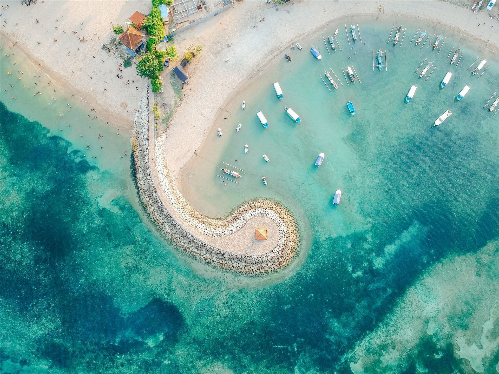 Luftansicht des Strandes in Sanur