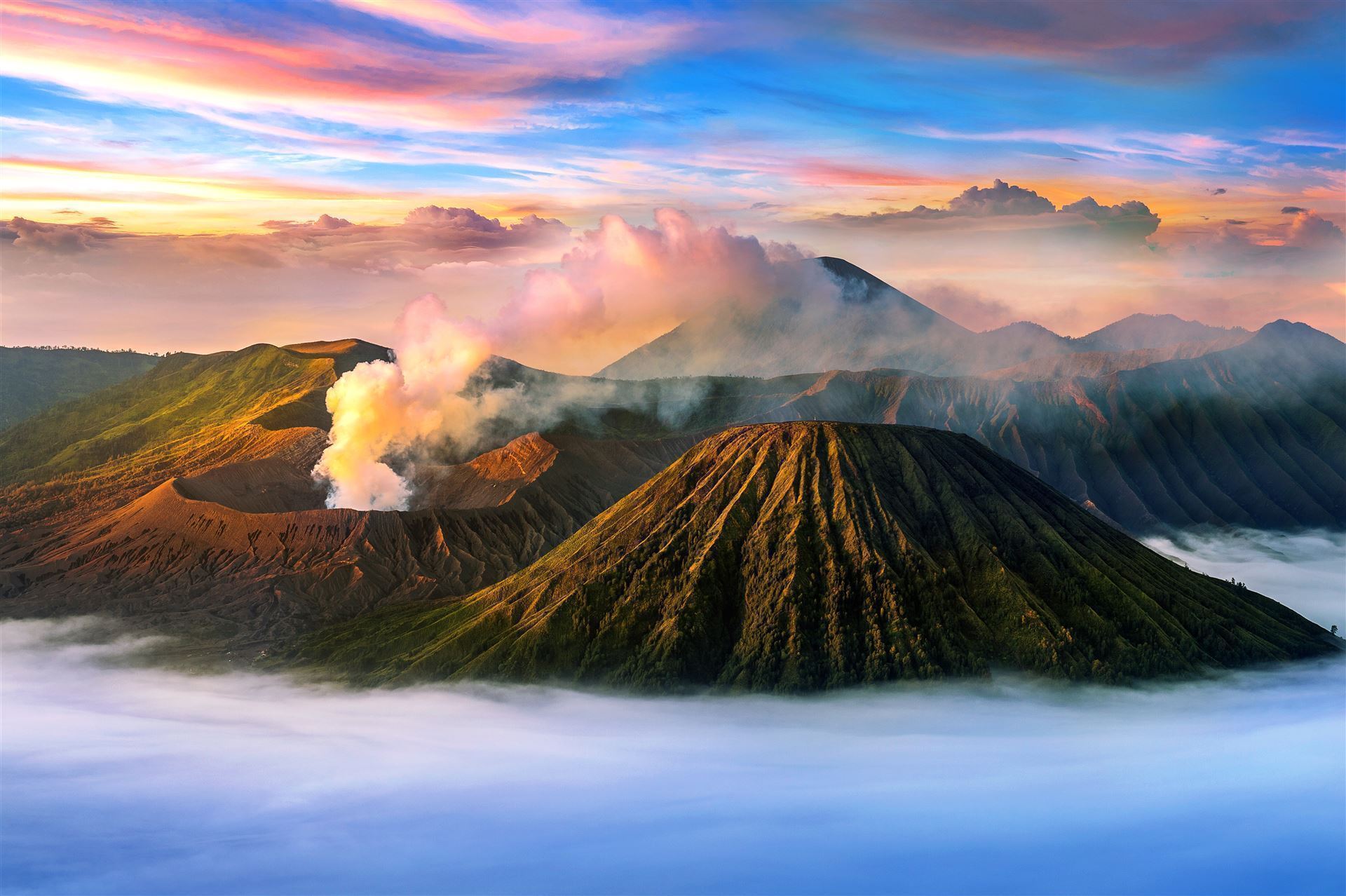 Vulkan Bromo mit Sonnenaufgang