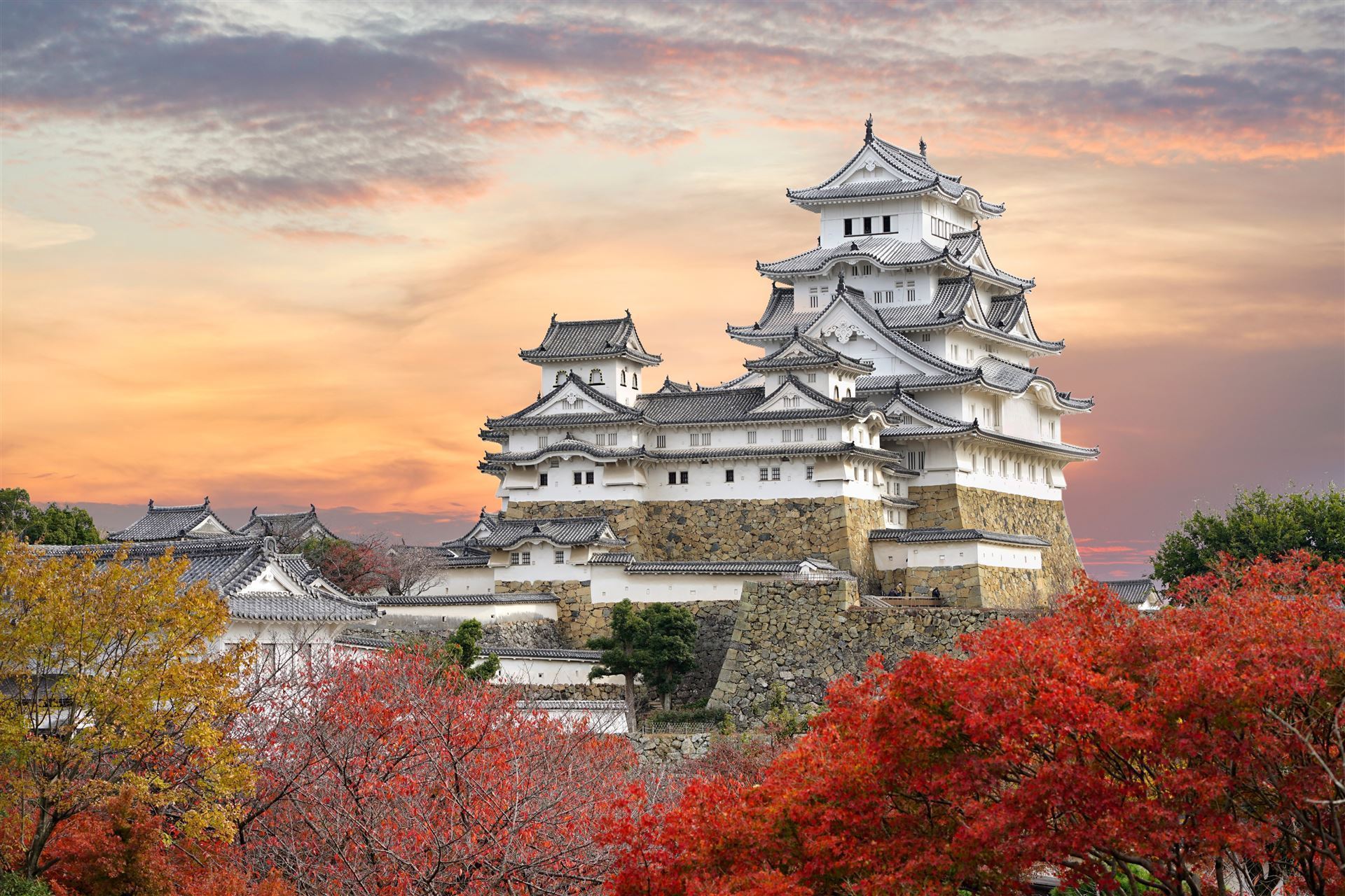 Himeji Schloss im Herbst
