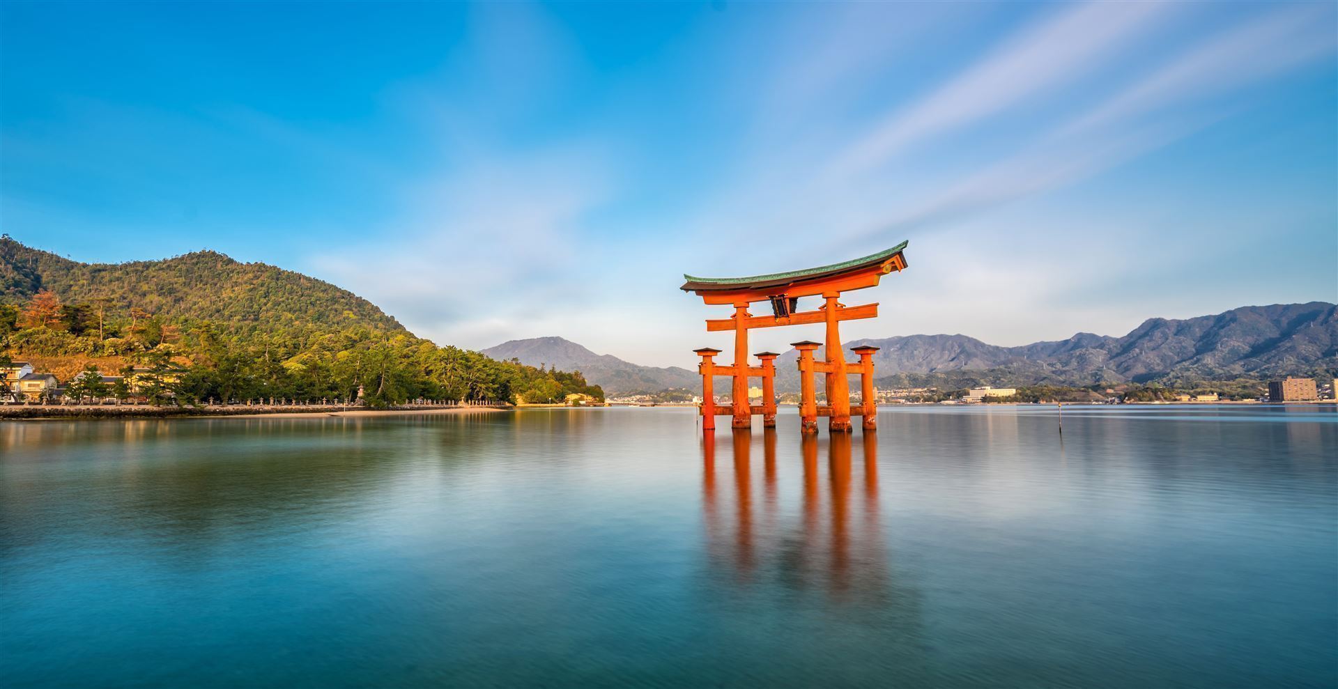 Itsukushima Schrein mitten im Wasser