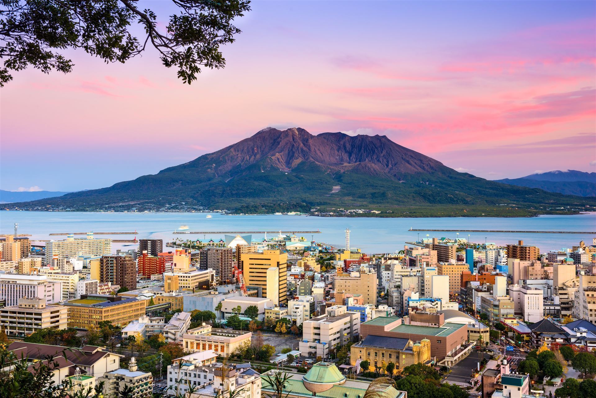 Sakurajima Vulkan bei Sonnenuntergang