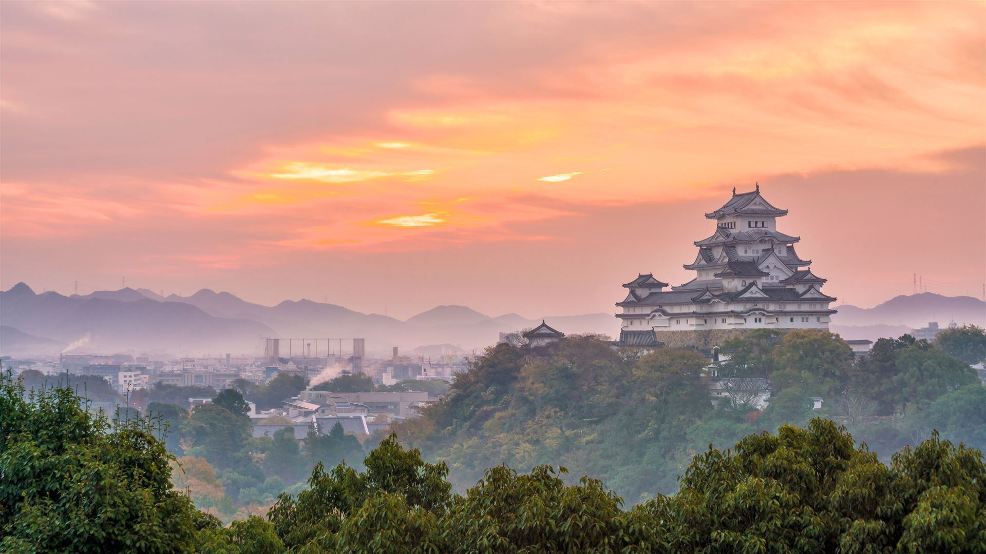 Himeji mit Schloss im Sonnenuntergang