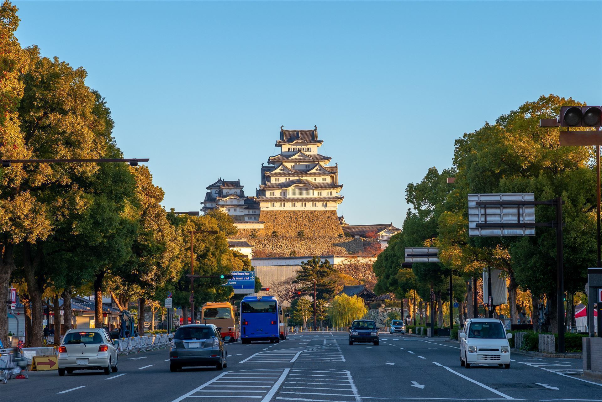 Blick auf die Burg von der Straße