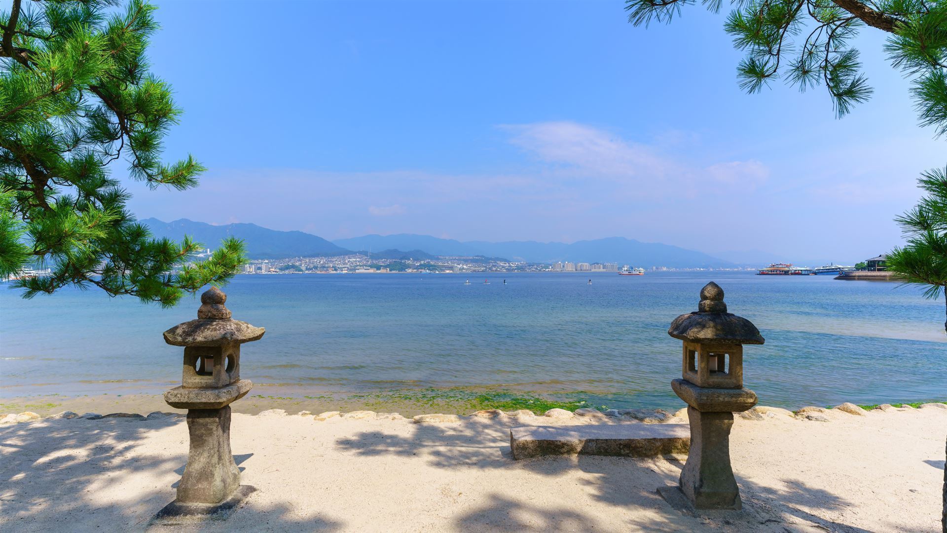 Insel Miyamjima mit Meerblick