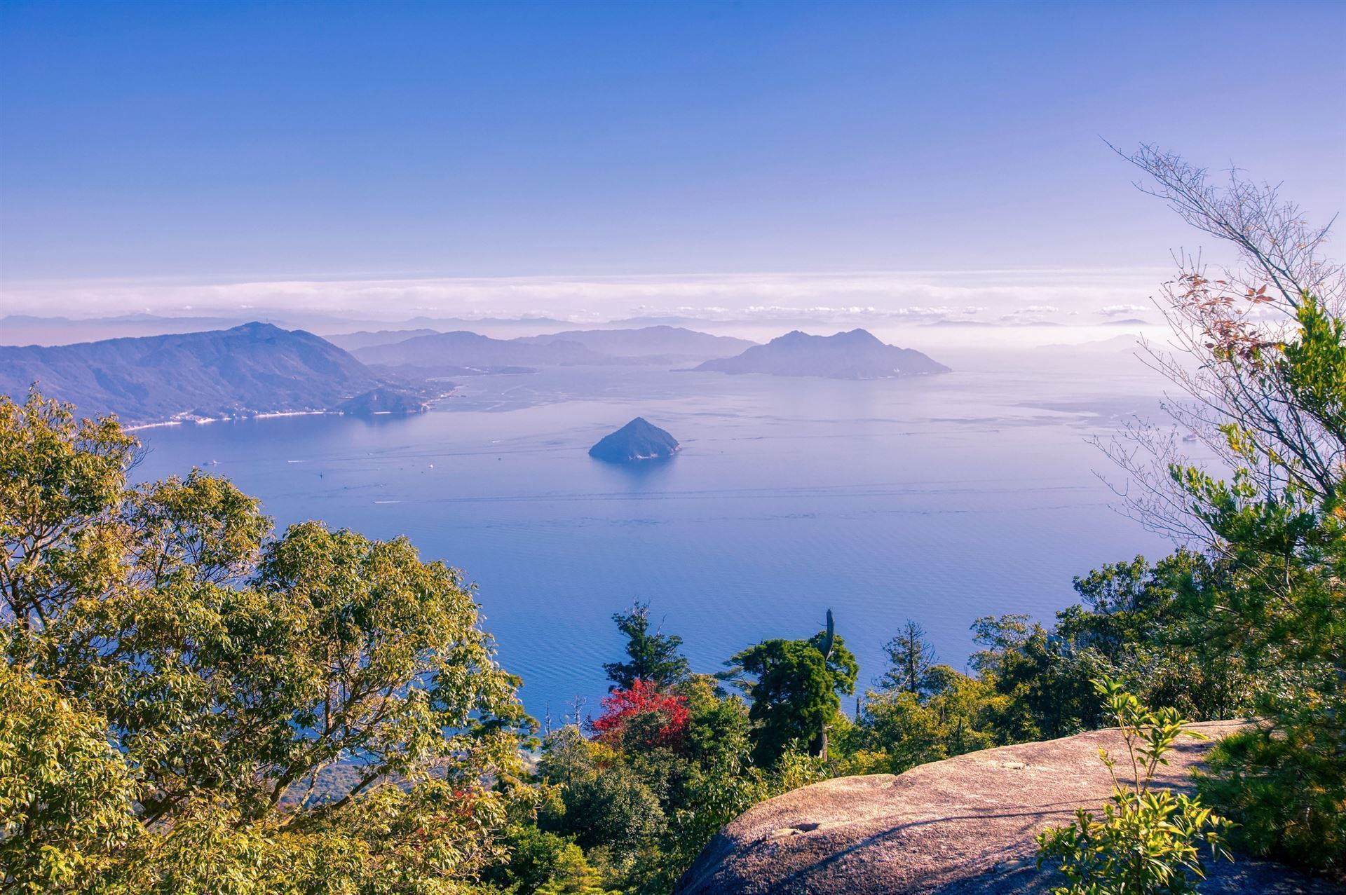 Blick auf Hiroshima vin der Insel