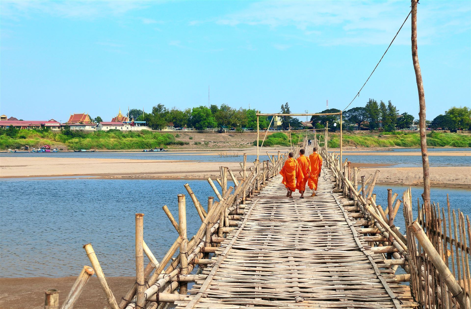 Mönche am Mekong River