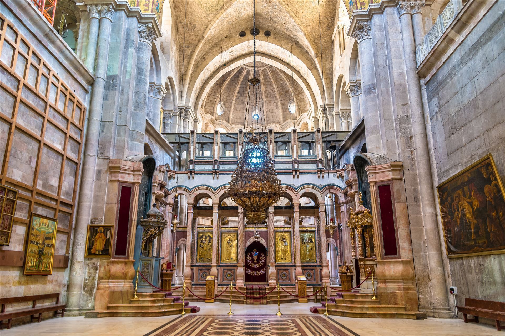 Innere der Grabeskirche