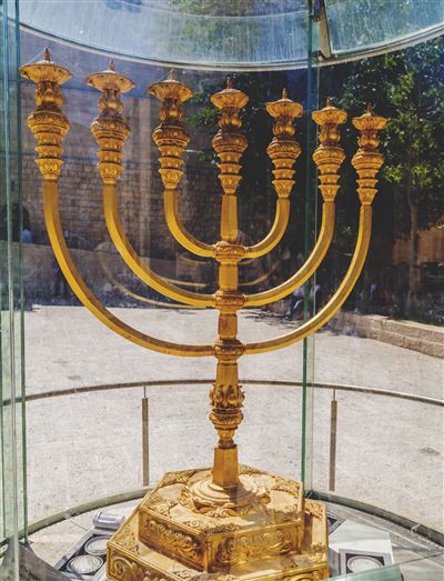 Goldene Menora