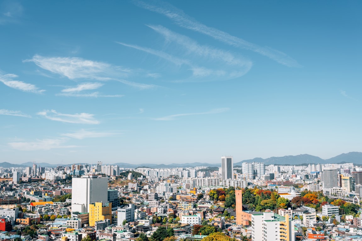 Panoramablick auf die Stadt Gwangju vom Sajik Park Observatorium in Gwangju, Korea