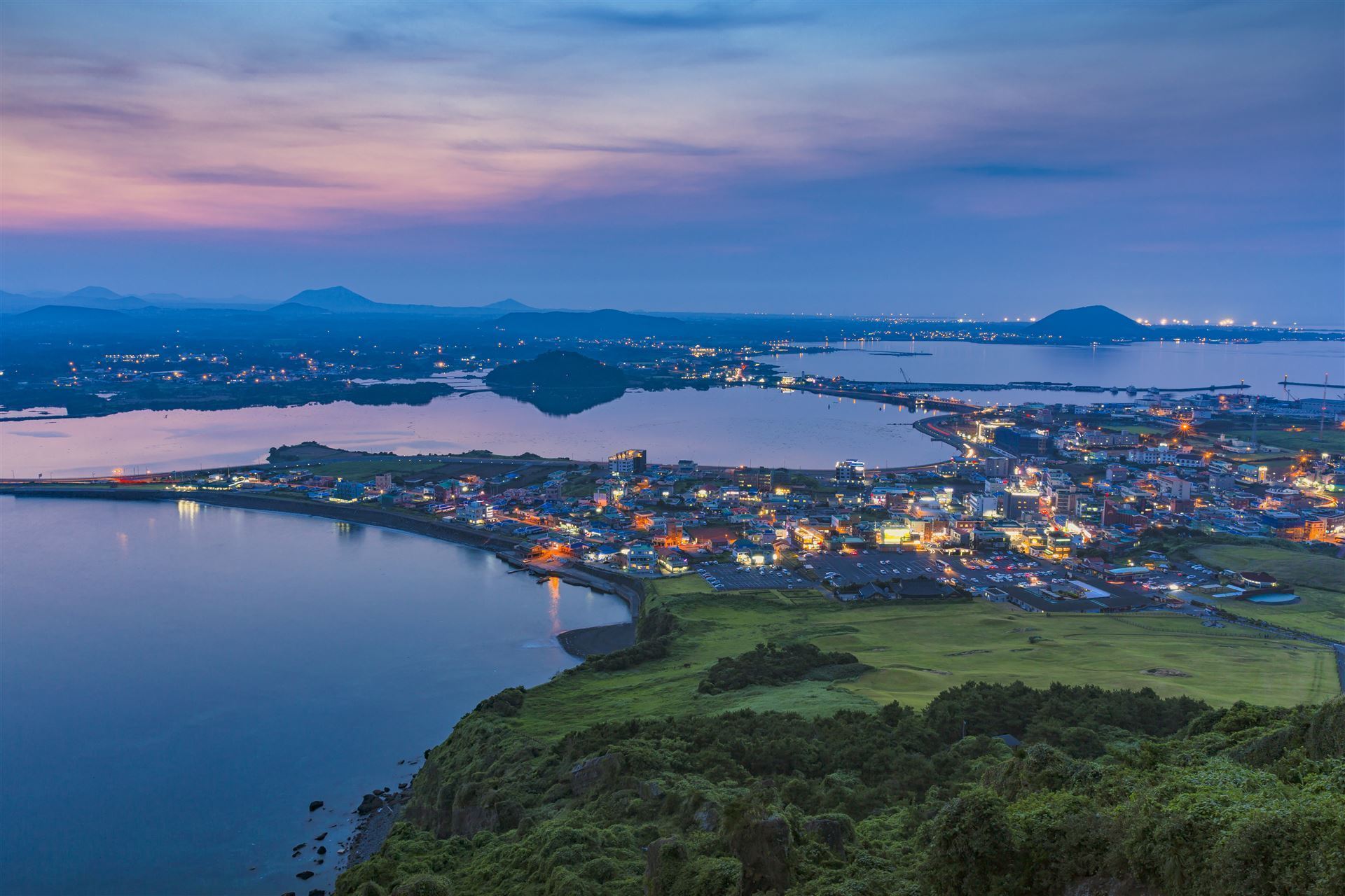 Insel Jeju bei Abenddaemmerung