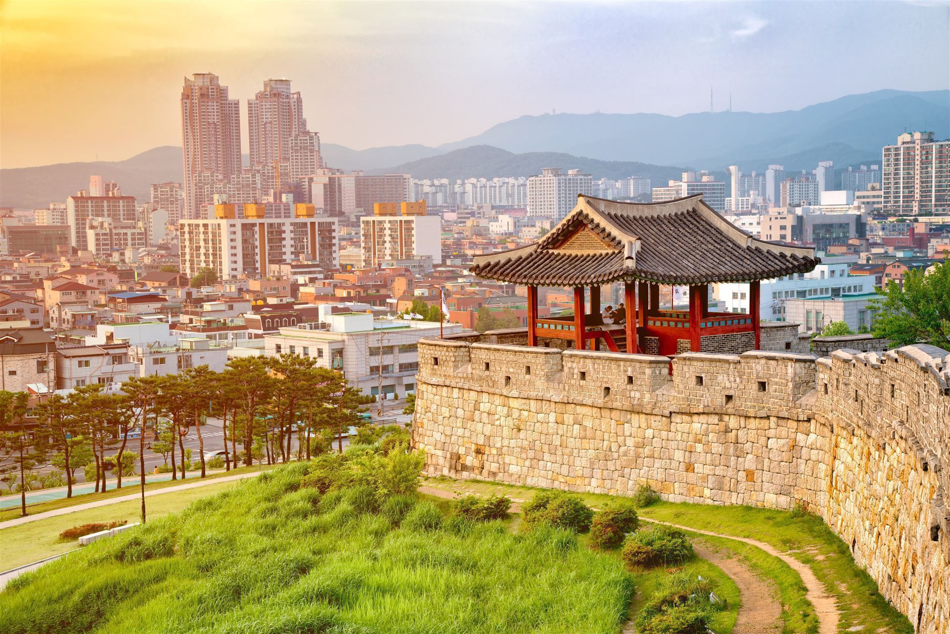 Sonnenuntergang bei der Hwaseong-Festung