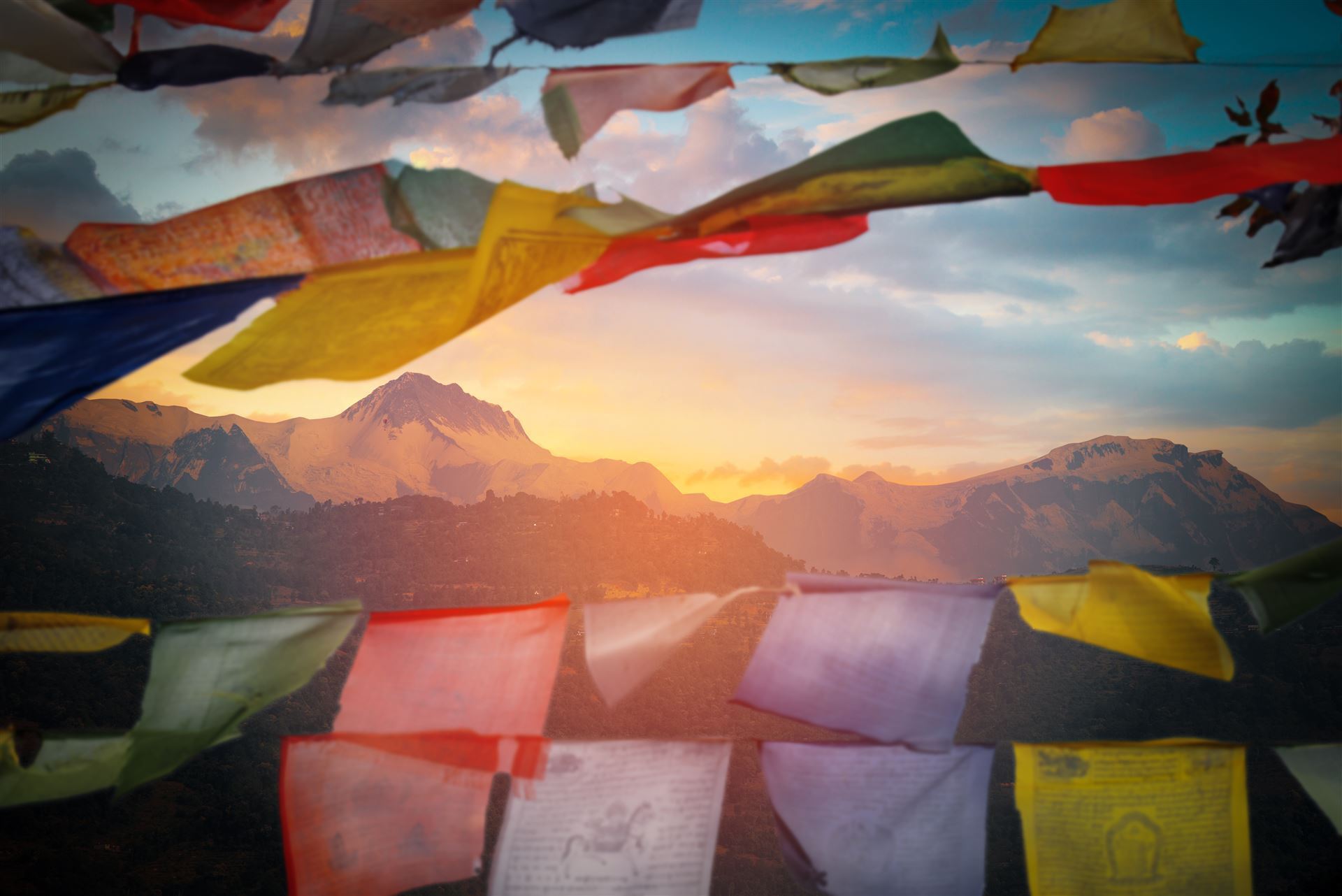 Annapurna mit Flaggen