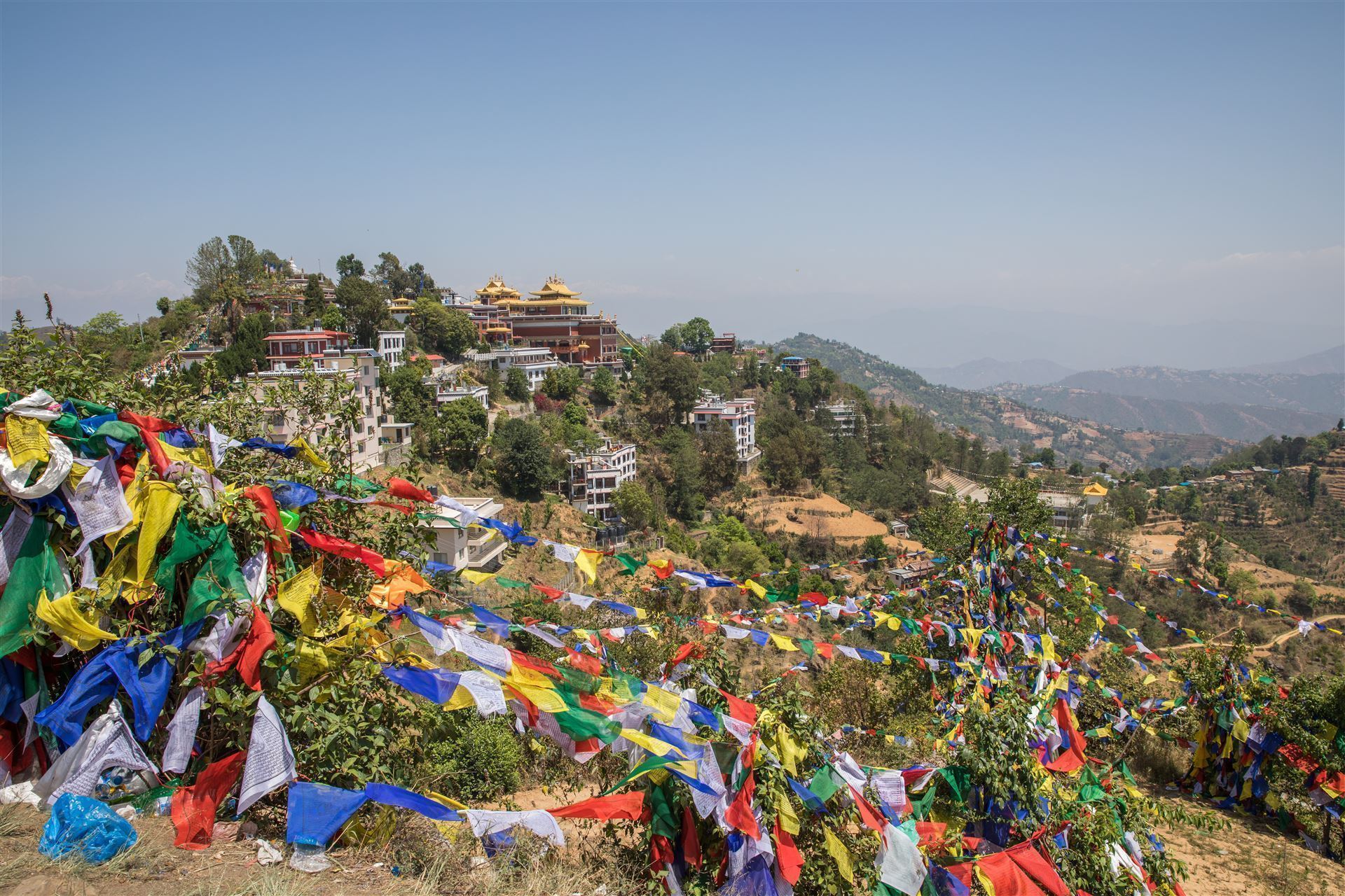 Dhulikhel mit Gebetsfahnen