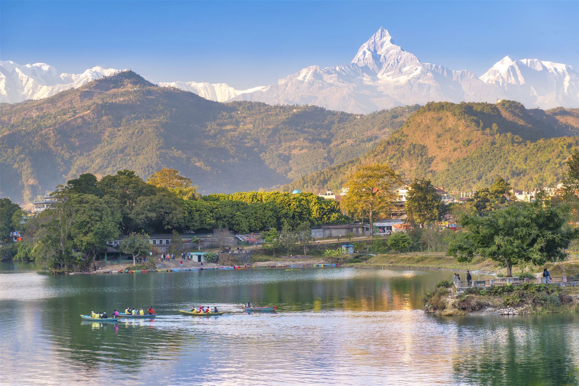 Pokhara See mit Annapurna