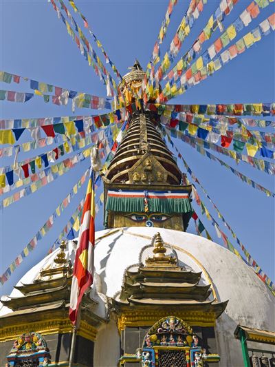 Swayambhunath Tempelkomplex mit Flaggen