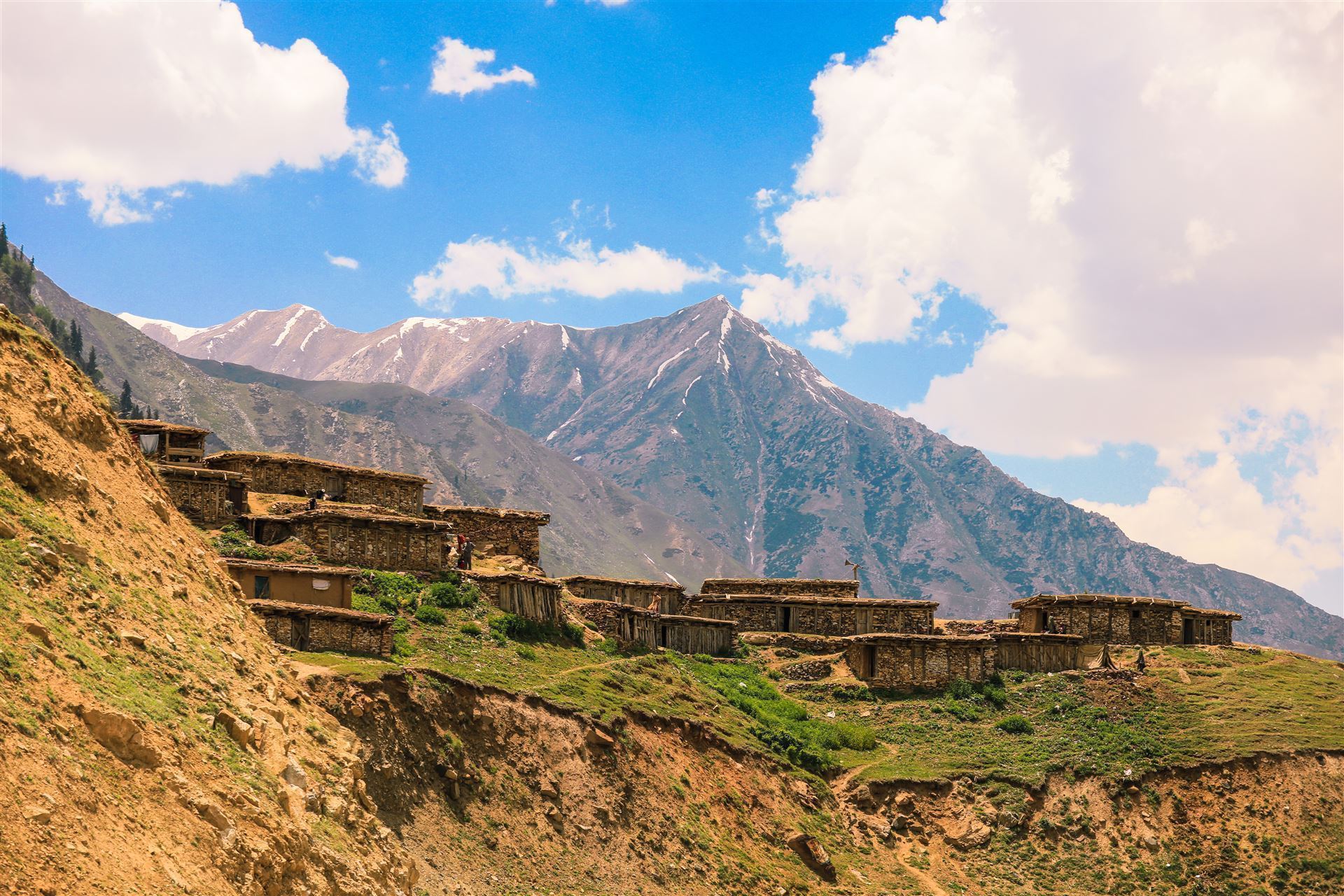 Gilgit mit authentischen Häusern