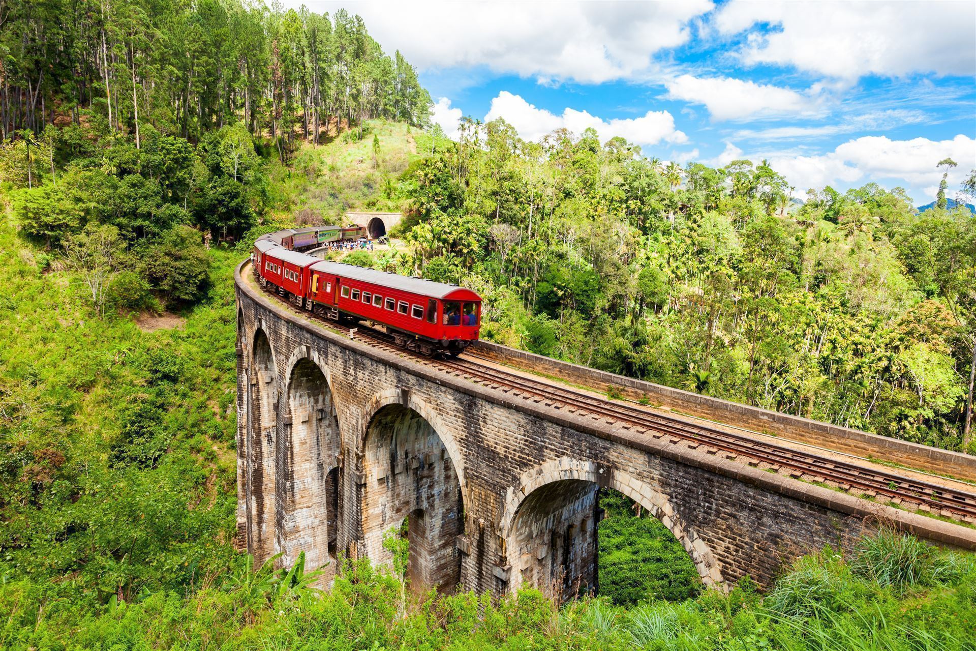 Eisenbahn über eine Brücke