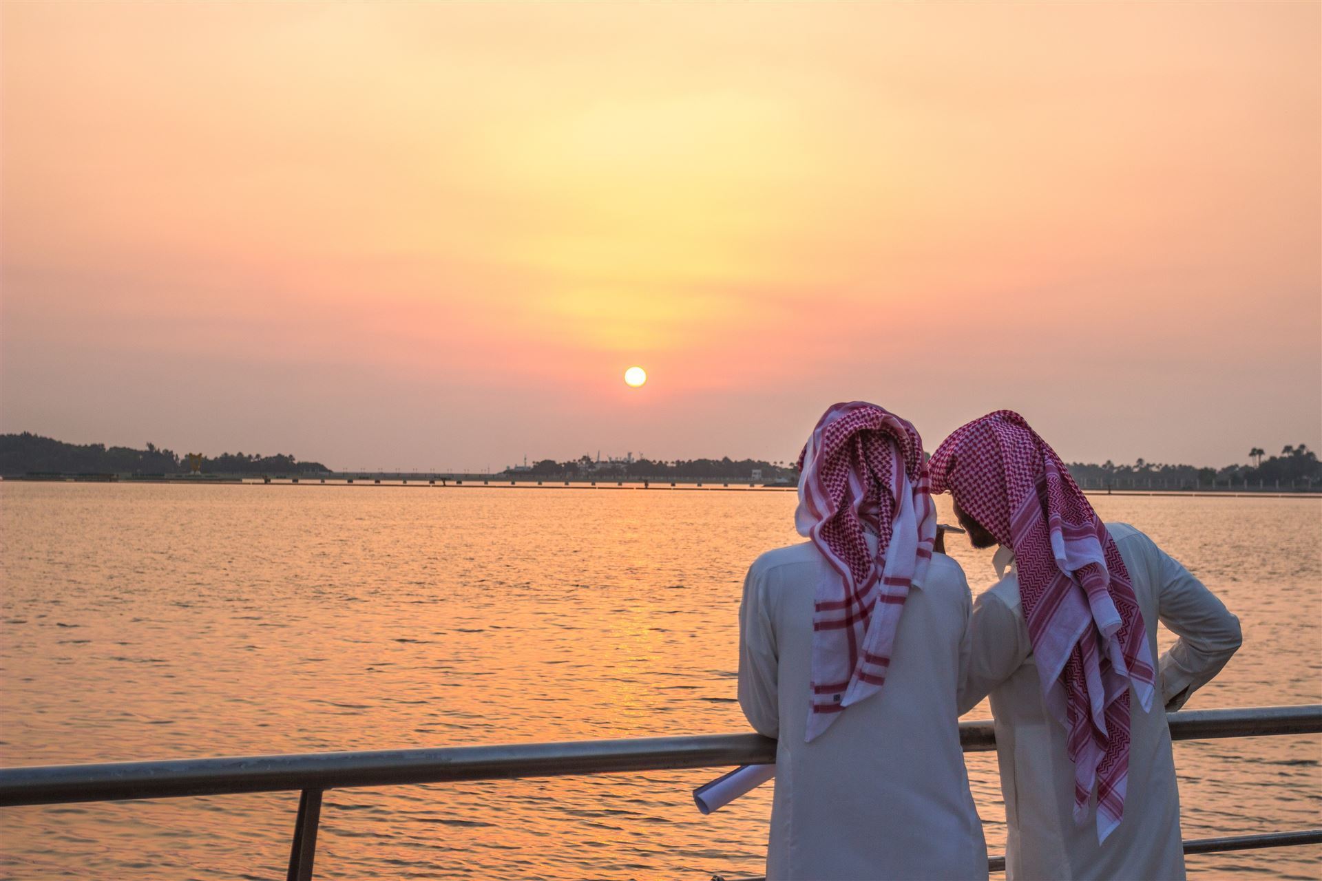 2 Araber bei Sonnenuntergang