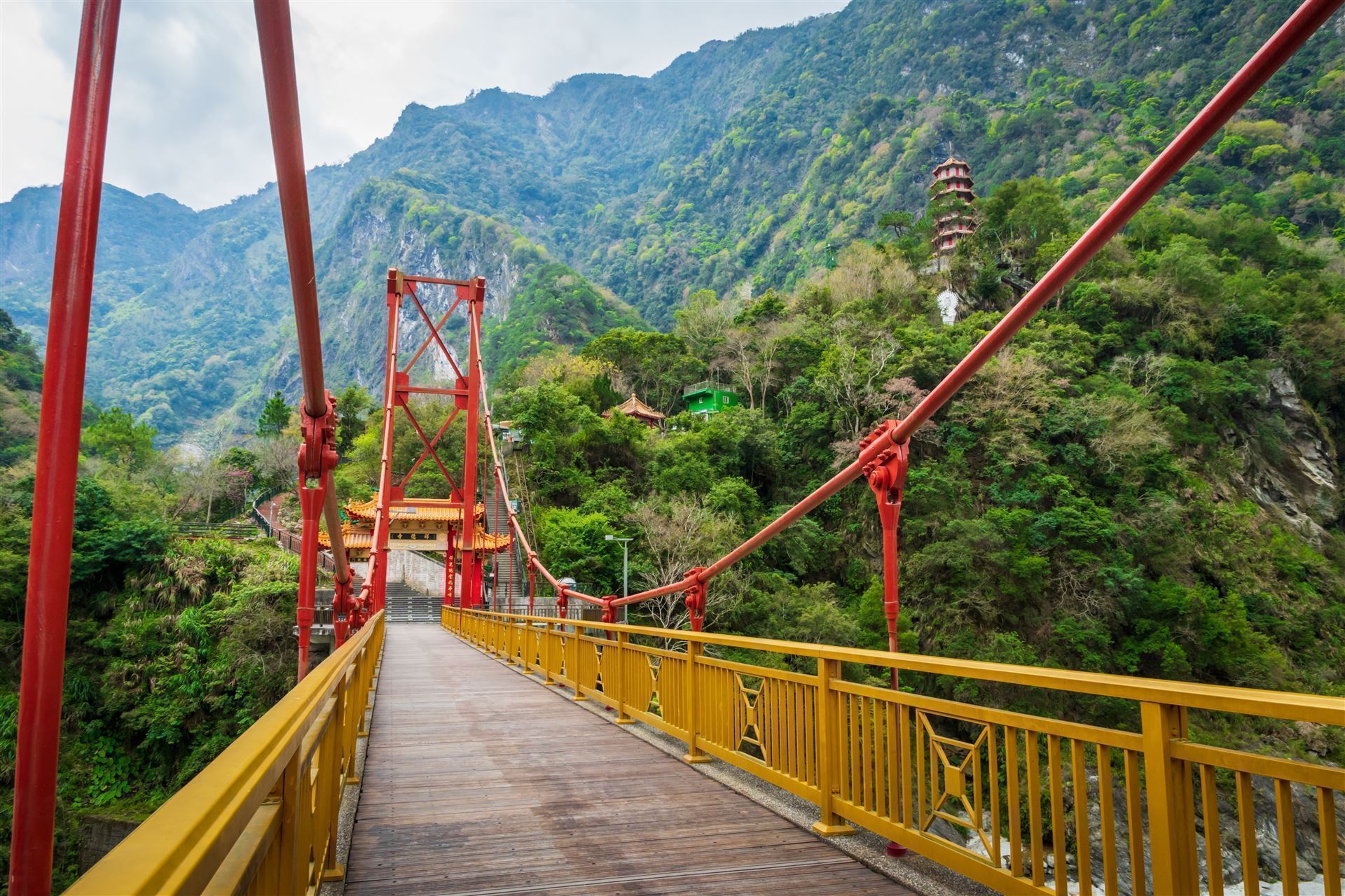 Taroko Nationalpark mir Brücke bei Tienshiang