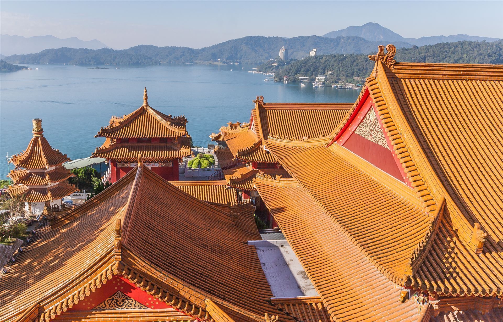 Wenwu Tempel am Sonne Mond See