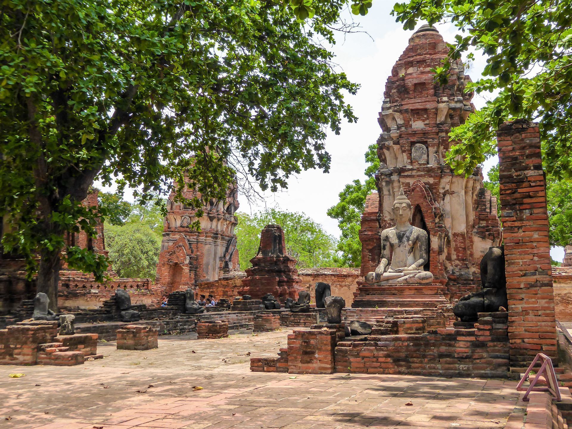 Wat Phra Ram Tempel mit Buddha
