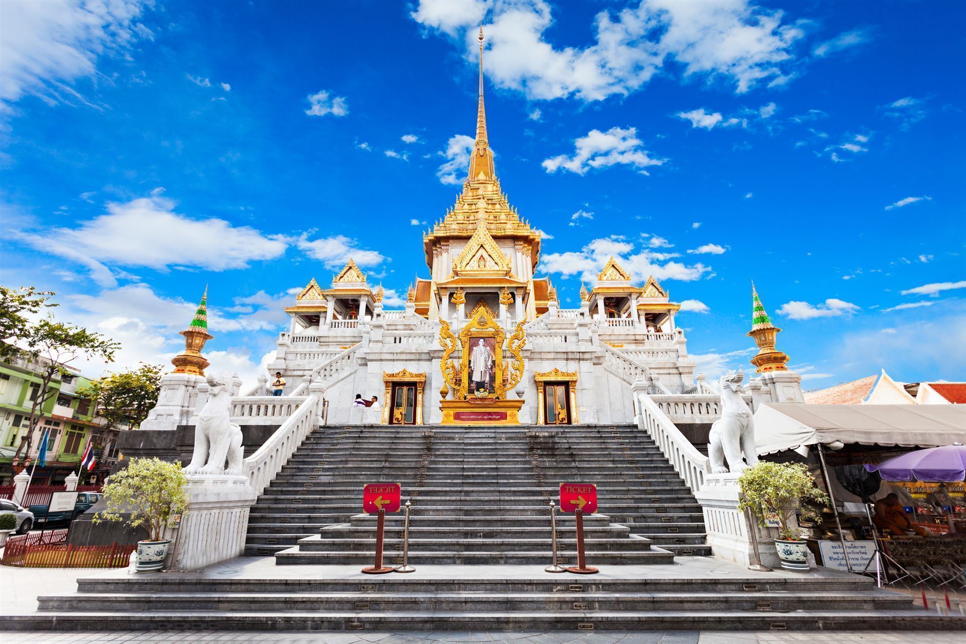 Stufen zum Wat Traimit Tempel