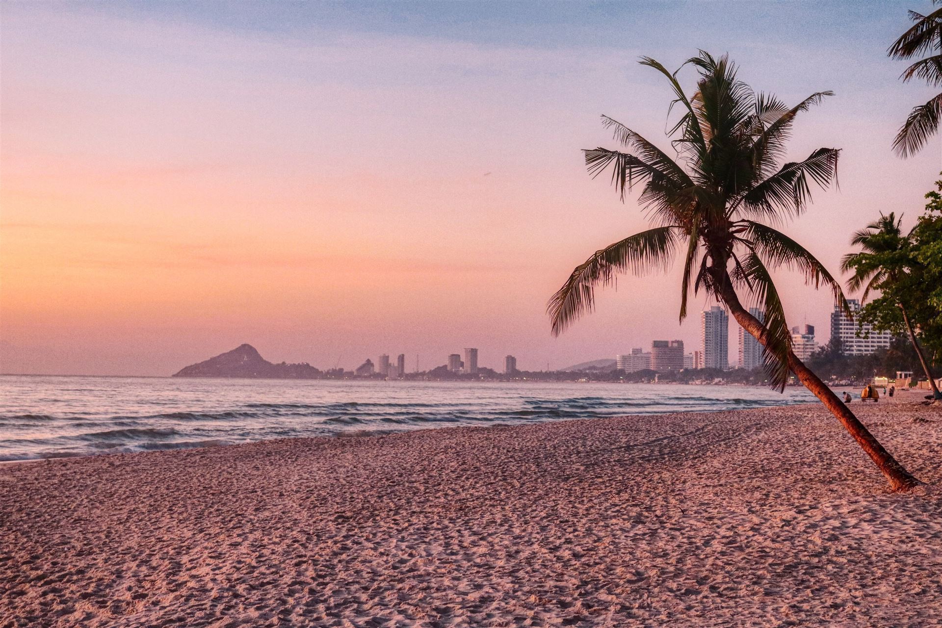 Strand von Hua Hin bei Sonnenuntergang